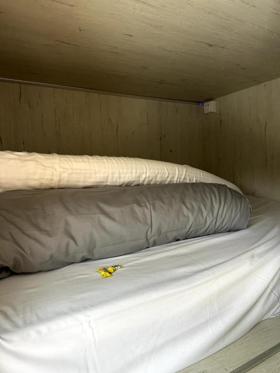 A bed or beds in a room at Sierra Nevada Hostel