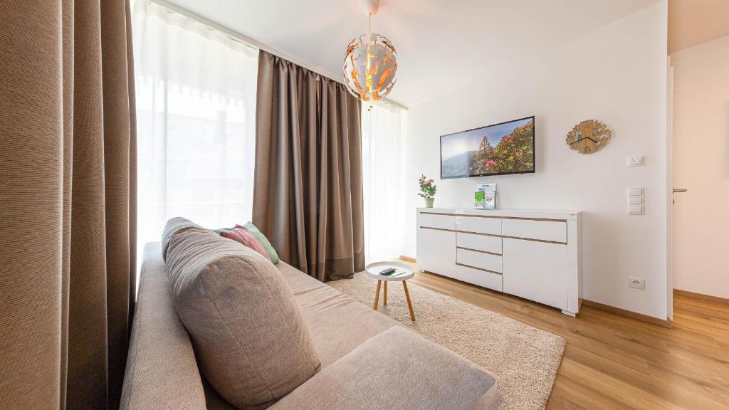 TV a/nebo společenská místnost v ubytování Grimming Lodge by keyone