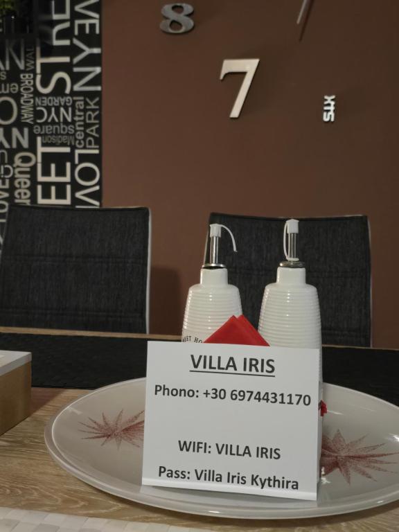 Um certificado, prêmio, placa ou outro documento exibido em Villa Iris