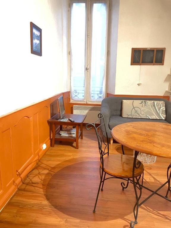 Fotografia z galérie ubytovania Studio N°1 au coeur de Bagnères de Bigorre v destinácii Bagnères-de-Bigorre