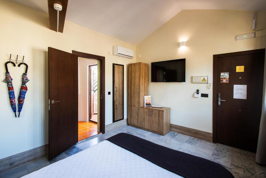 Posteľ alebo postele v izbe v ubytovaní Apartamentos Reyes Católicos