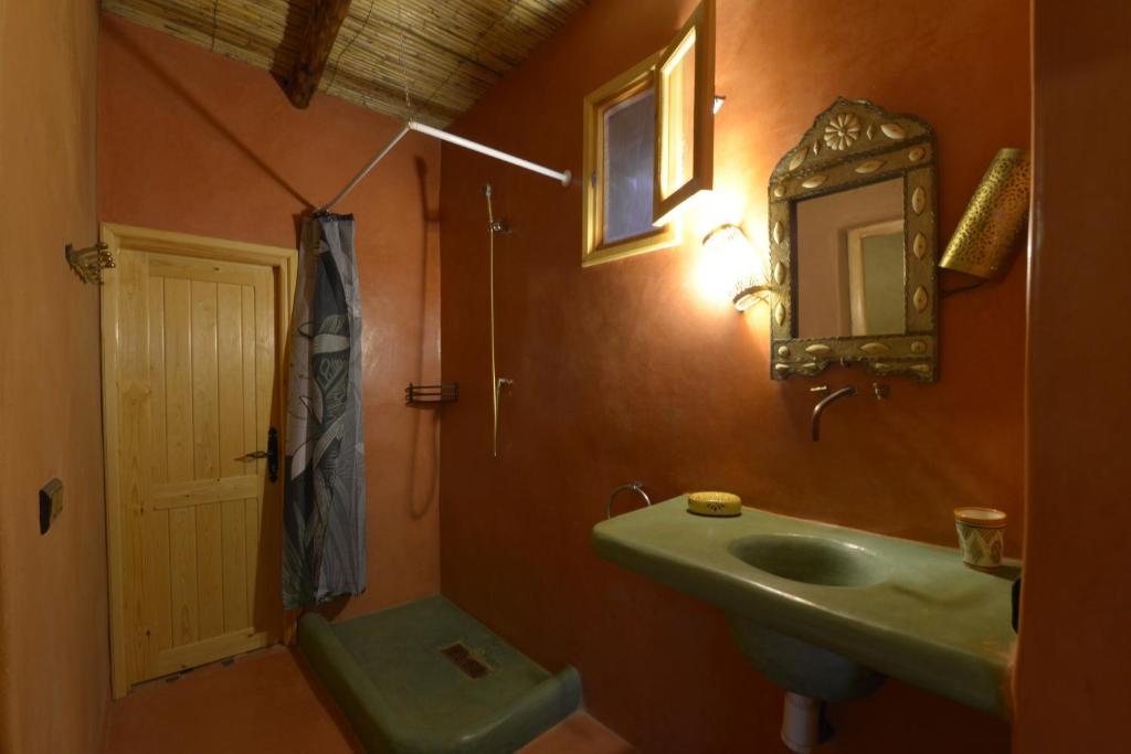 Koupelna v ubytování Guest farm Oulad Chmicha
