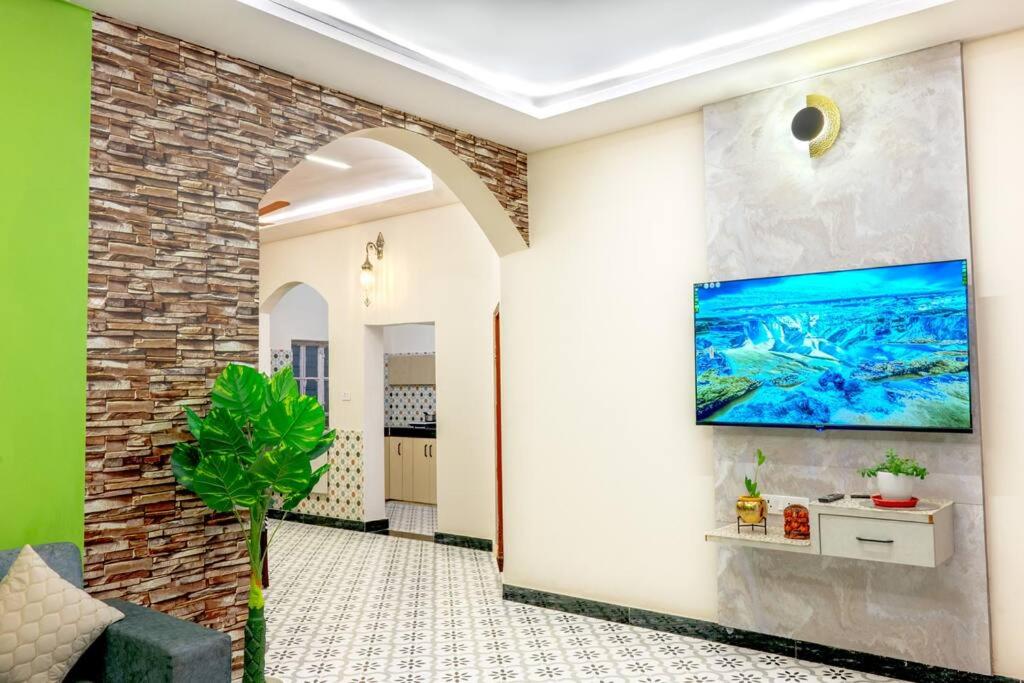 TV a/nebo společenská místnost v ubytování Viarch Stays - City Park At City Centre