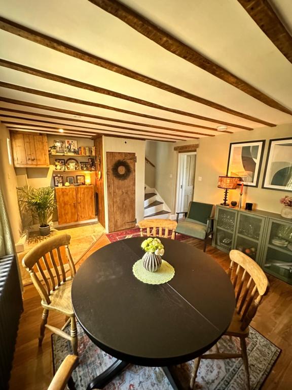 Elegant town house in Stroud - Housity