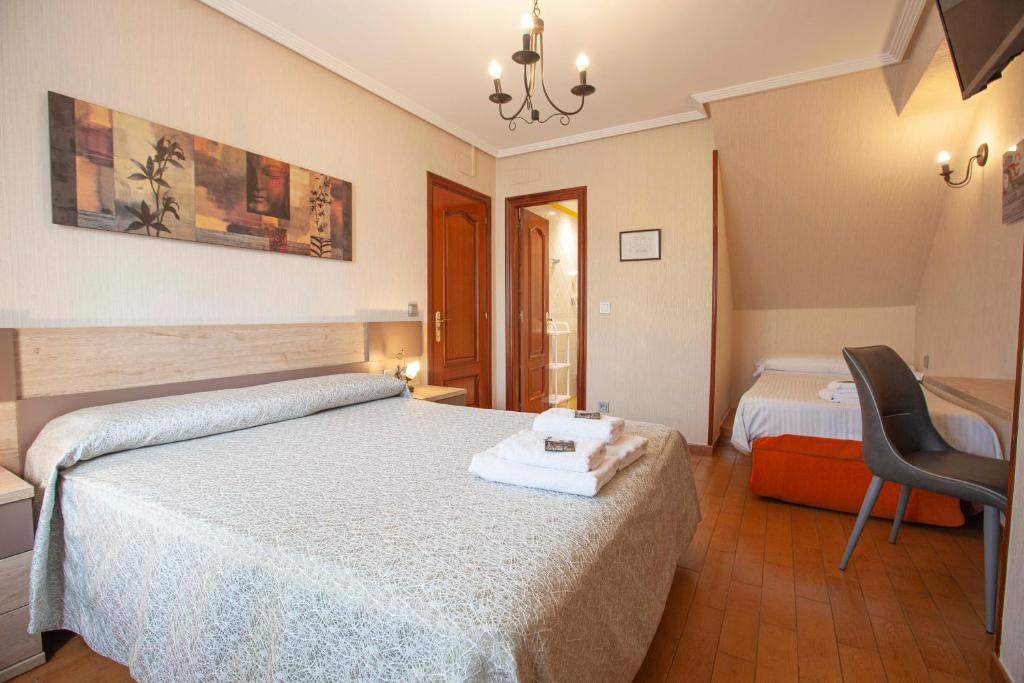 A bed or beds in a room at CASA RURAL BARAZAR