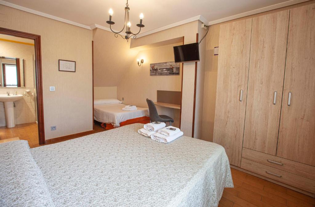A bed or beds in a room at CASA RURAL BARAZAR