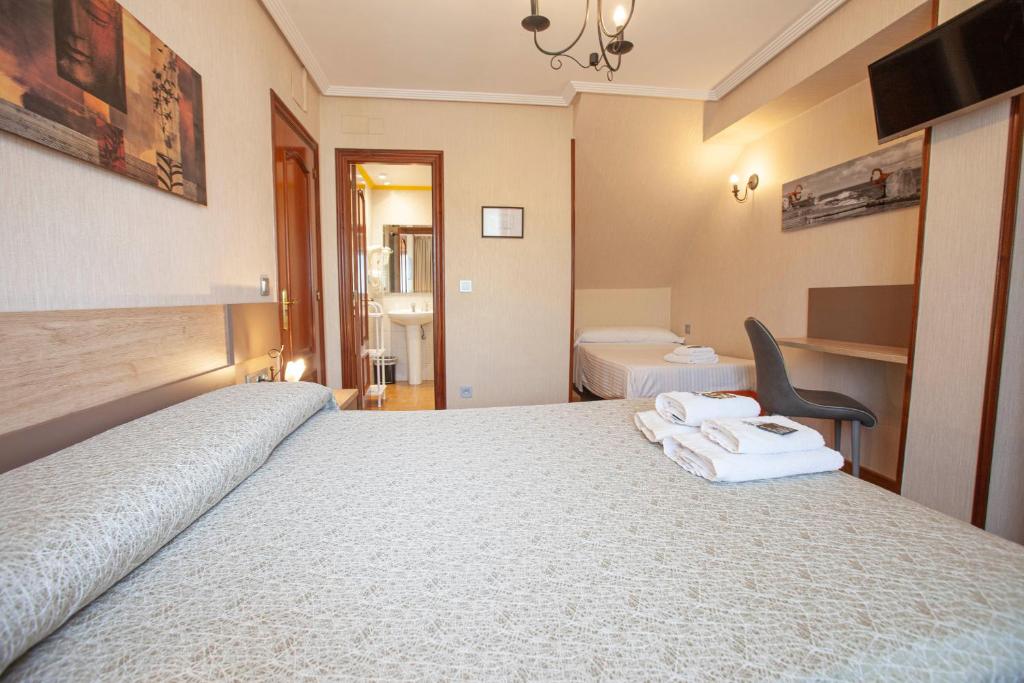 A bed or beds in a room at CASA RURAL BARAZAR