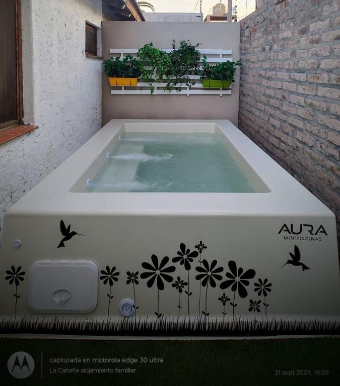 a jacuzzi tub with flowers and birds on it at La Cabaña en Lujan de Cuyo! in Ciudad Lujan de Cuyo