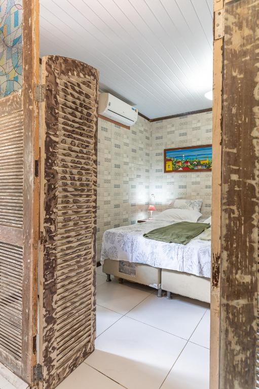 Cama ou camas em um quarto em Pousada Flor de Olinda