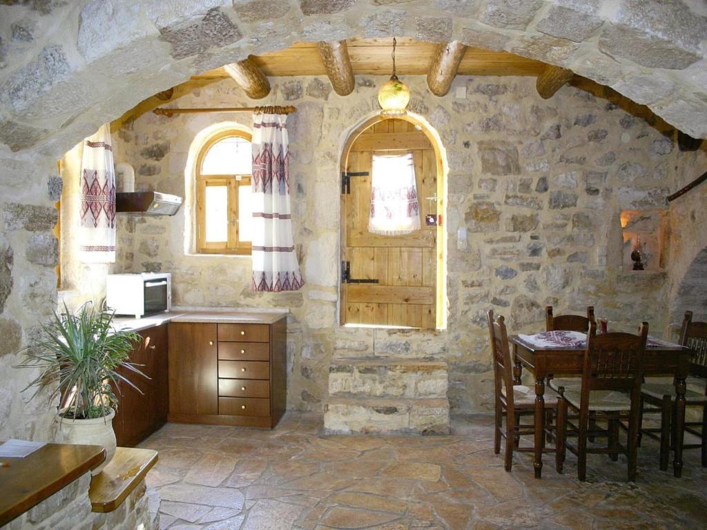 Fotografia z galérie ubytovania traditional holiday home in Vafes with a view of the countryside v destinácii Vafés