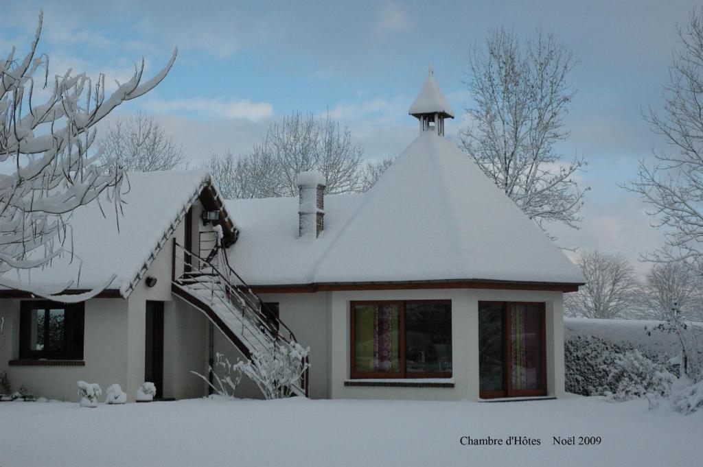 a house covered in snow with a steeple at La Coulonnière in Wismes