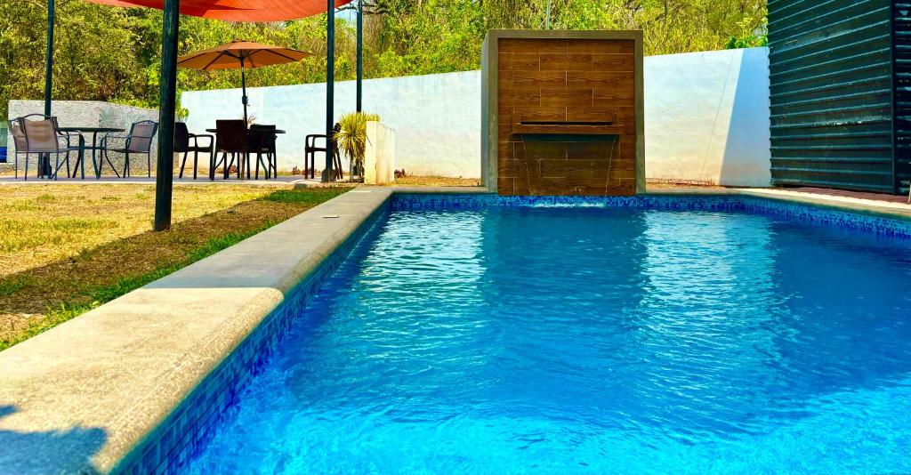 CASA RESIDENCIAL CON ALBERCA PRIVADA- BBQ- Gimnasio