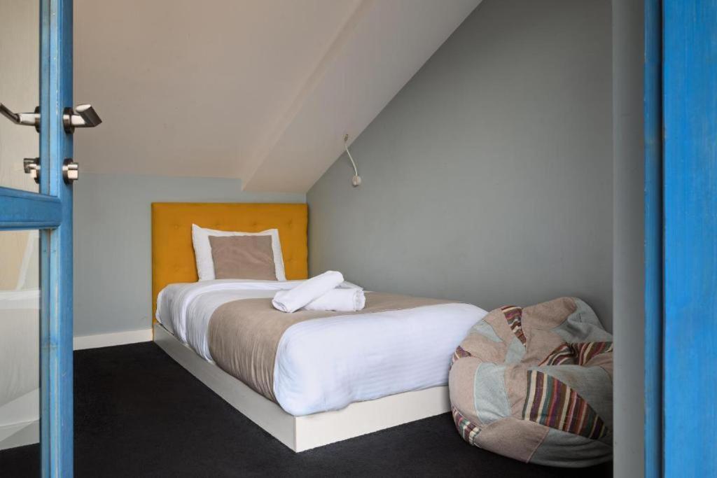 Postel nebo postele na pokoji v ubytování Blue Terrace Hotel