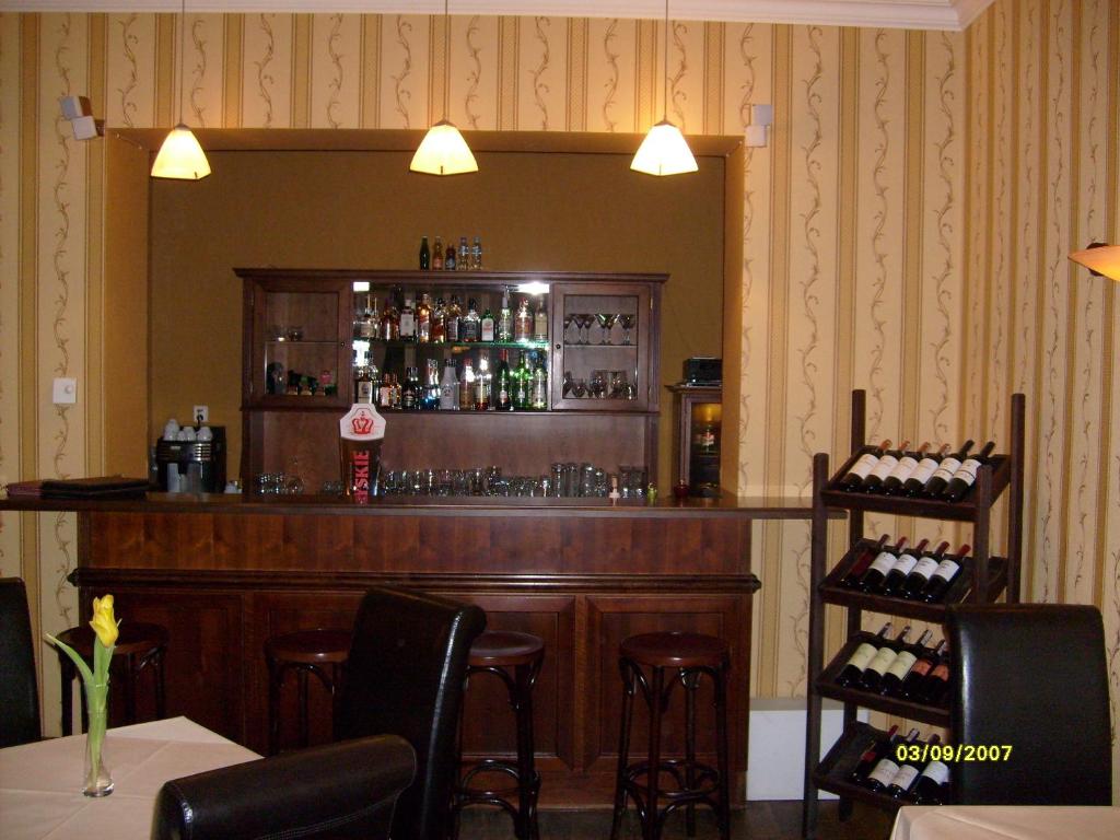 Hol lub bar w obiekcie Pensjonat - Restauracja Żółty Domek