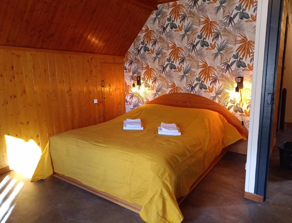 Postel nebo postele na pokoji v ubytování Grange de la Hulotte, gîte 3 étoiles