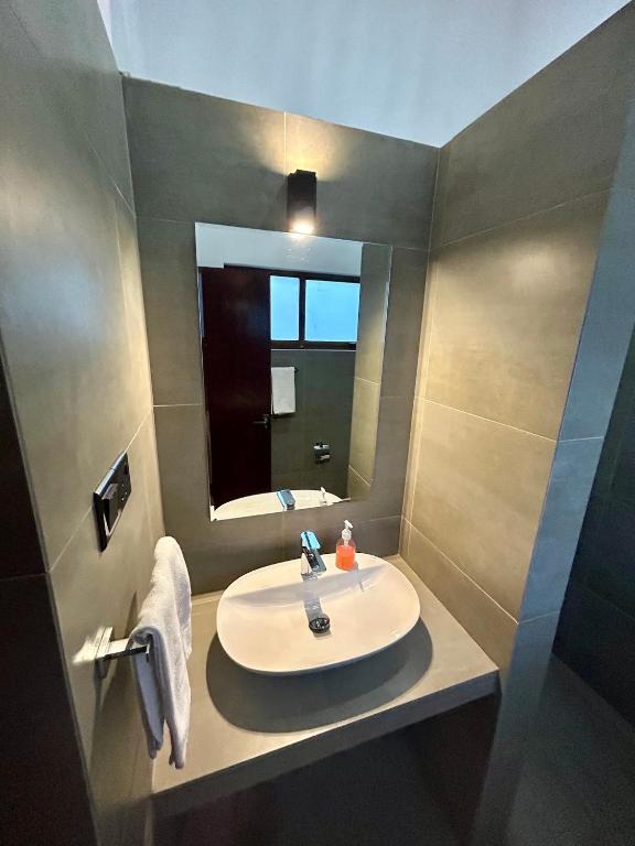 Koupelna v ubytování Reef Bungalow Hotel