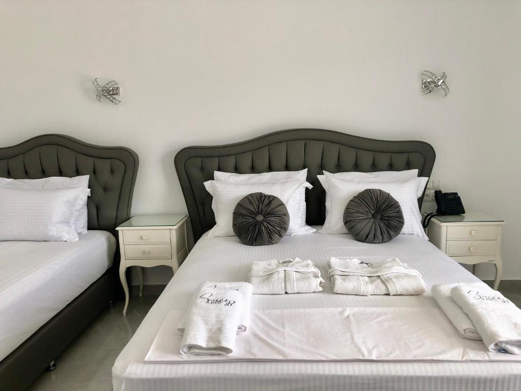 Postel nebo postele na pokoji v ubytování Sueño Suites