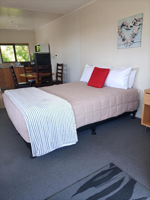 Postel nebo postele na pokoji v ubytování Moeraki Beach Motels