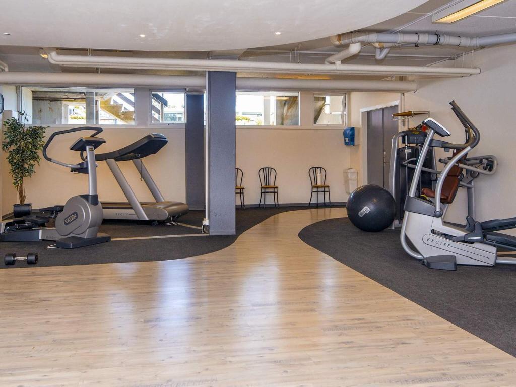 Fitness centrum a/nebo fitness zařízení v ubytování 4 person holiday home on holiday park in Glesborg