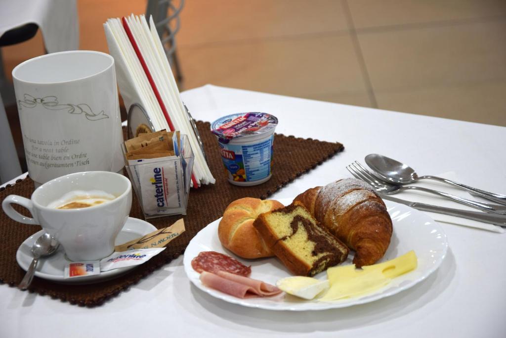 Opcje śniadaniowe w obiekcie Hotel Losanna