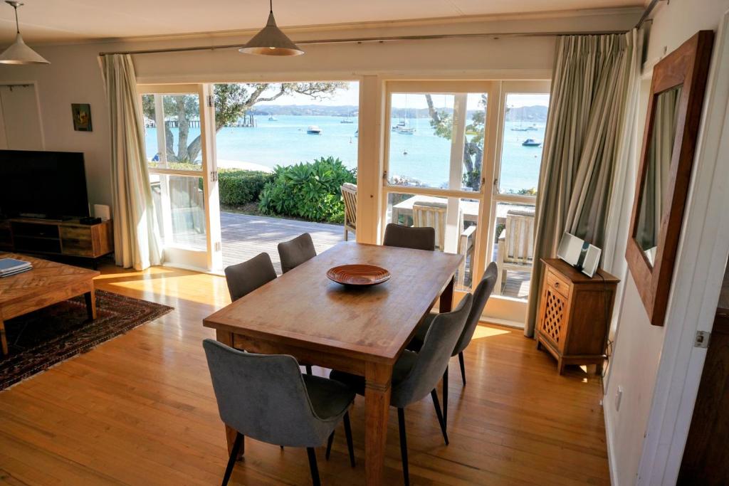 TV o dispositivi per l'intrattenimento presso LAST ON THE STRAND, RUSSELL - The BOATHOUSE