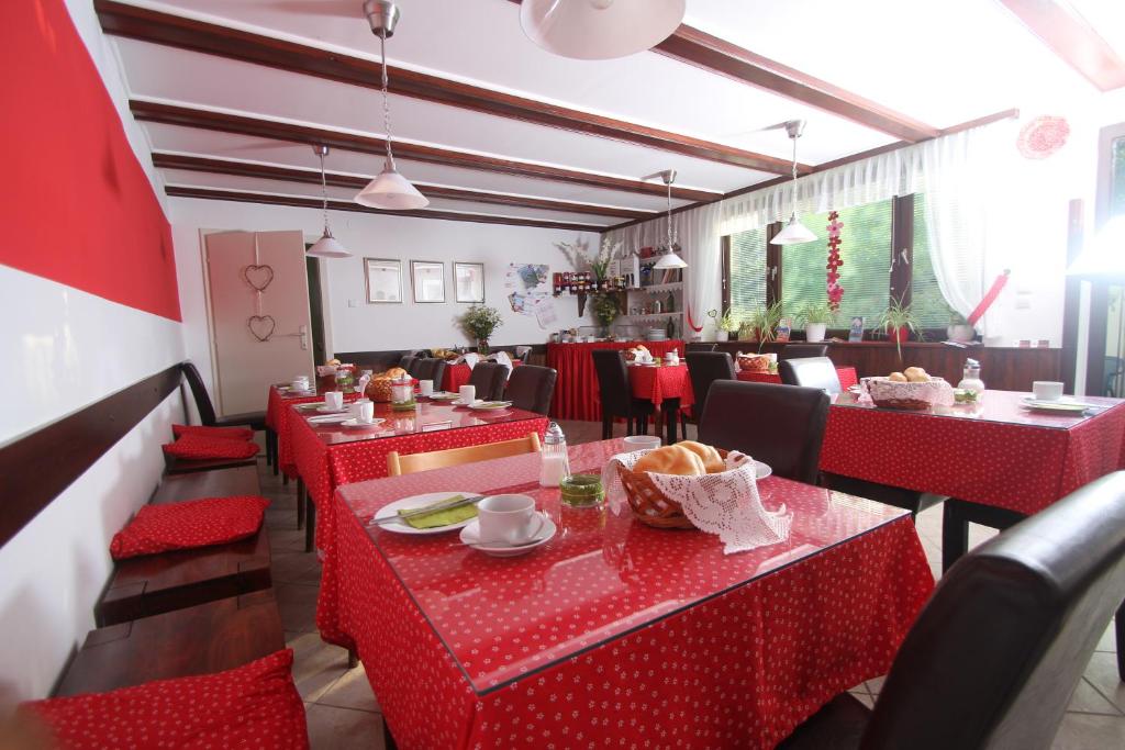 Restaurace v ubytování Gästehaus Elfriede