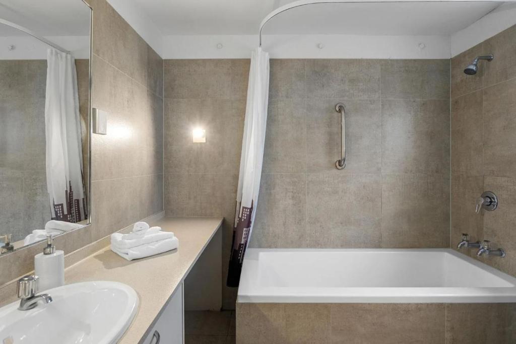 Camelot Motor Lodge - Resim 3