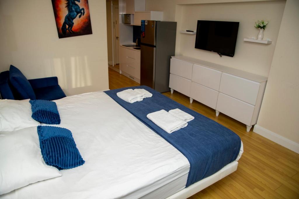 Postel nebo postele na pokoji v ubytování VIP APARTmENTS N2