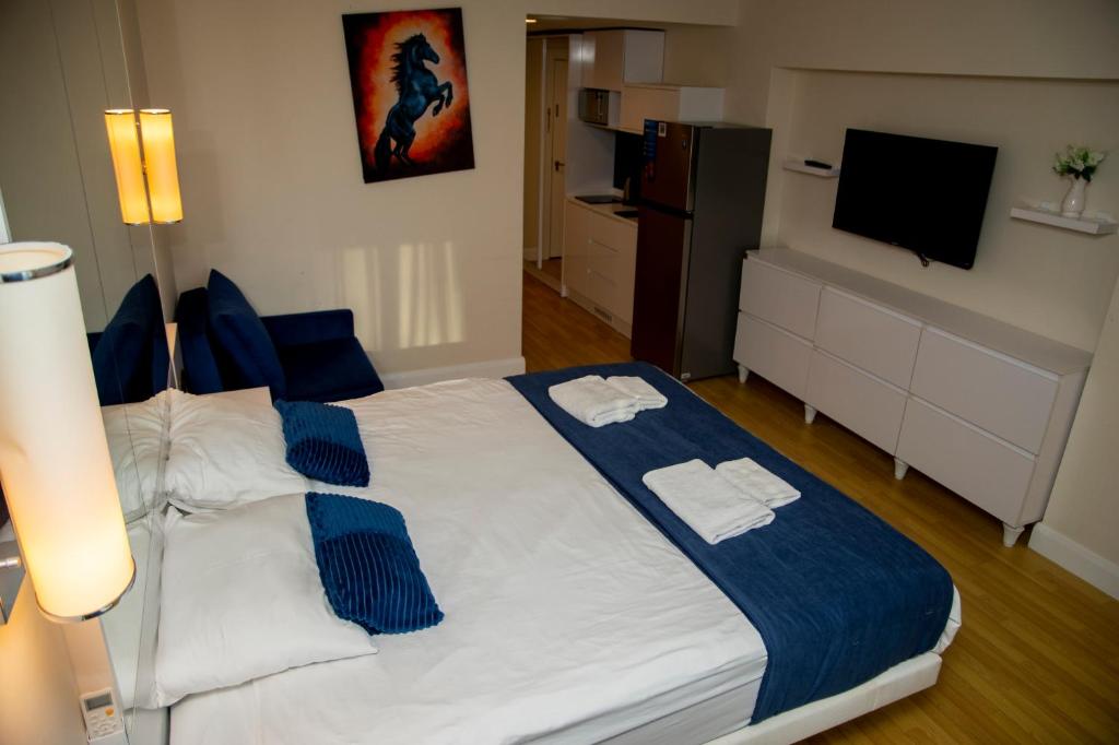 Postel nebo postele na pokoji v ubytování VIP APARTmENTS N2