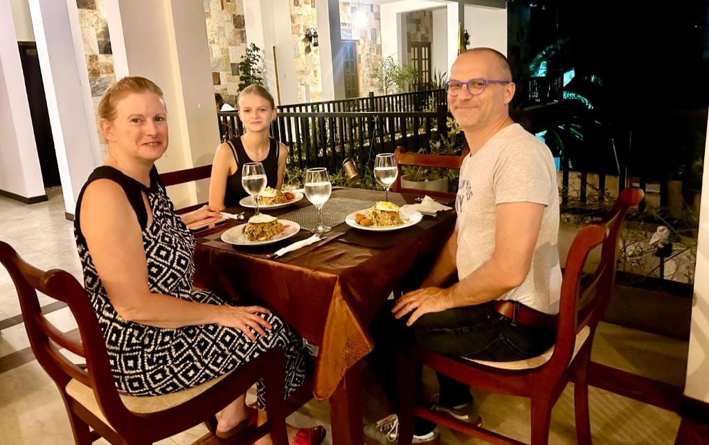 St CLAIRE'S GREEN Negombo Hotel & Hostels - 11