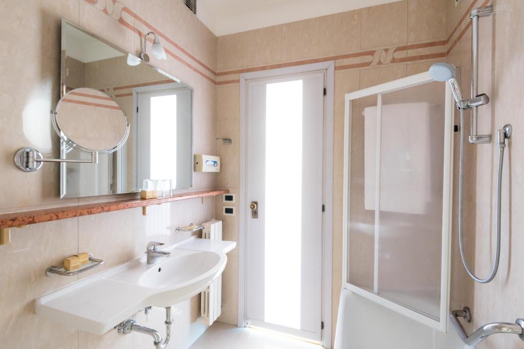 Koupelna v ubytování Hotel Apollo Terme