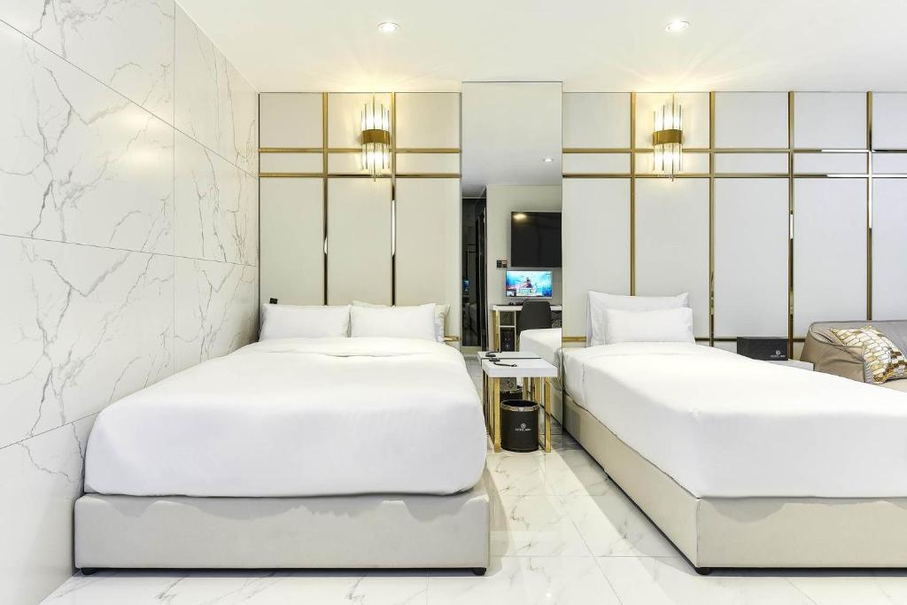 Postel nebo postele na pokoji v ubytování Wonju May hotel