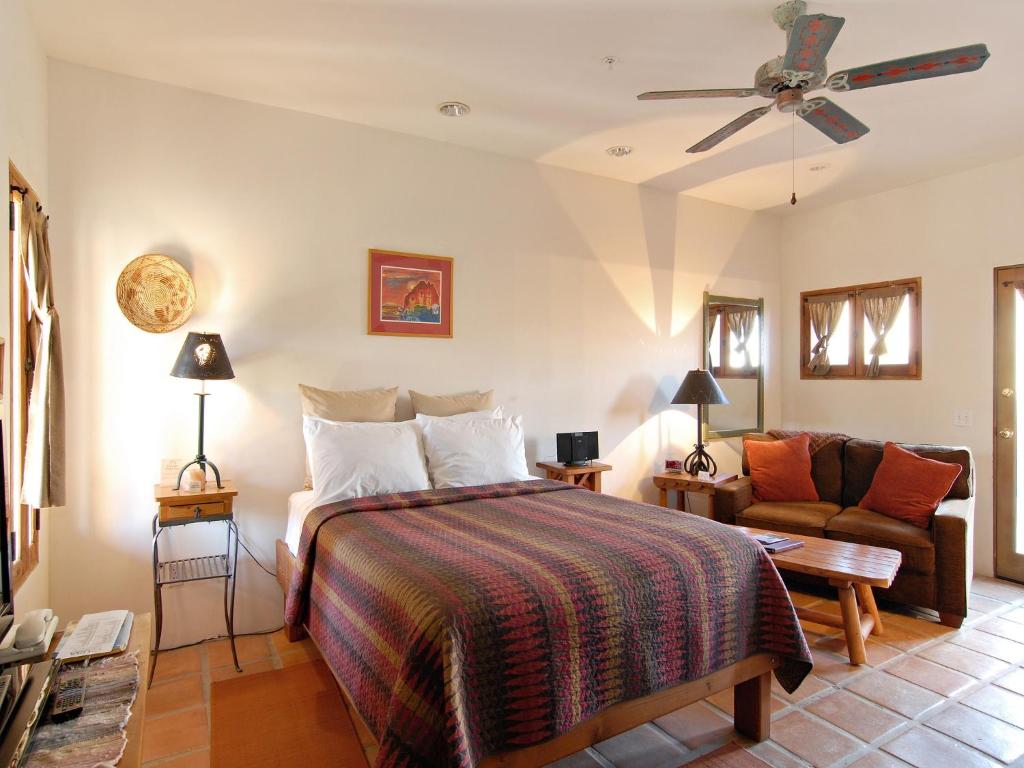 Borrego Valley Inn - Deluxe Queen Room