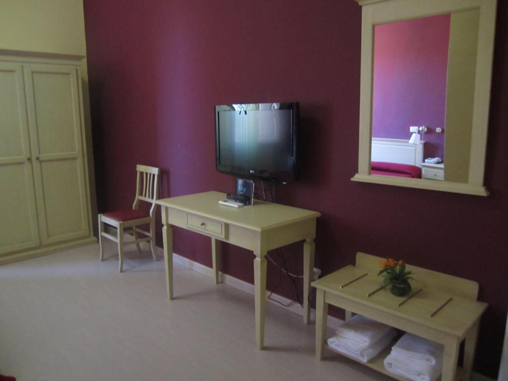 TV a/nebo společenská místnost v ubytování Hotel Genzianella