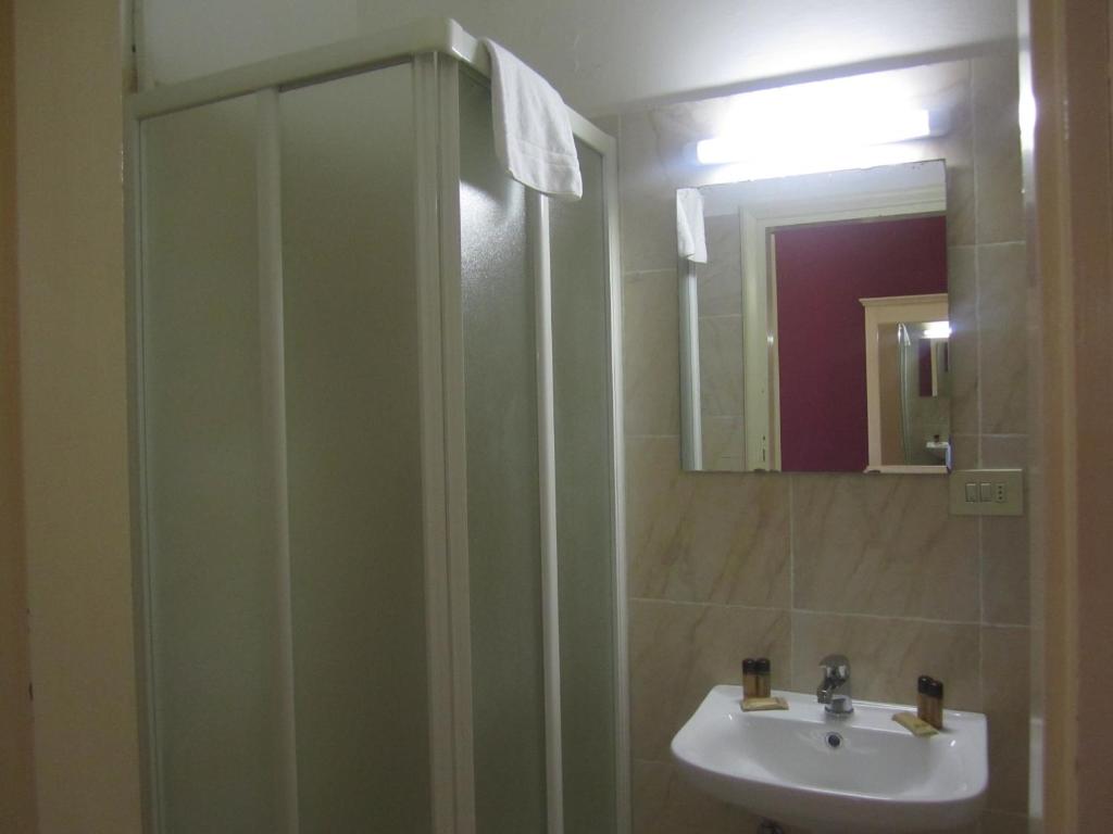 Koupelna v ubytování Hotel Genzianella