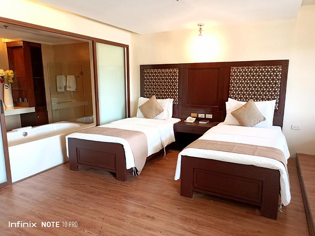 Postel nebo postele na pokoji v ubytování Coron Gateway Hotel & Suites