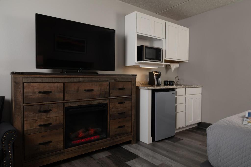Harbor Shores on Lake Geneva - Queen Parkview - Accessible