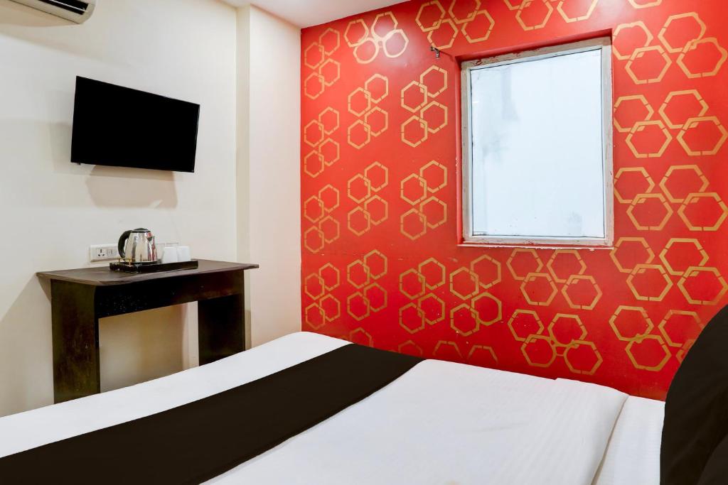 Postel nebo postele na pokoji v ubytování Super Hotel O S J Residency