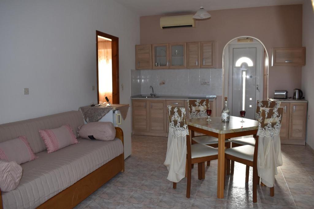 Kuchyň nebo kuchyňský kout v ubytování Xenios Zeus Hotel