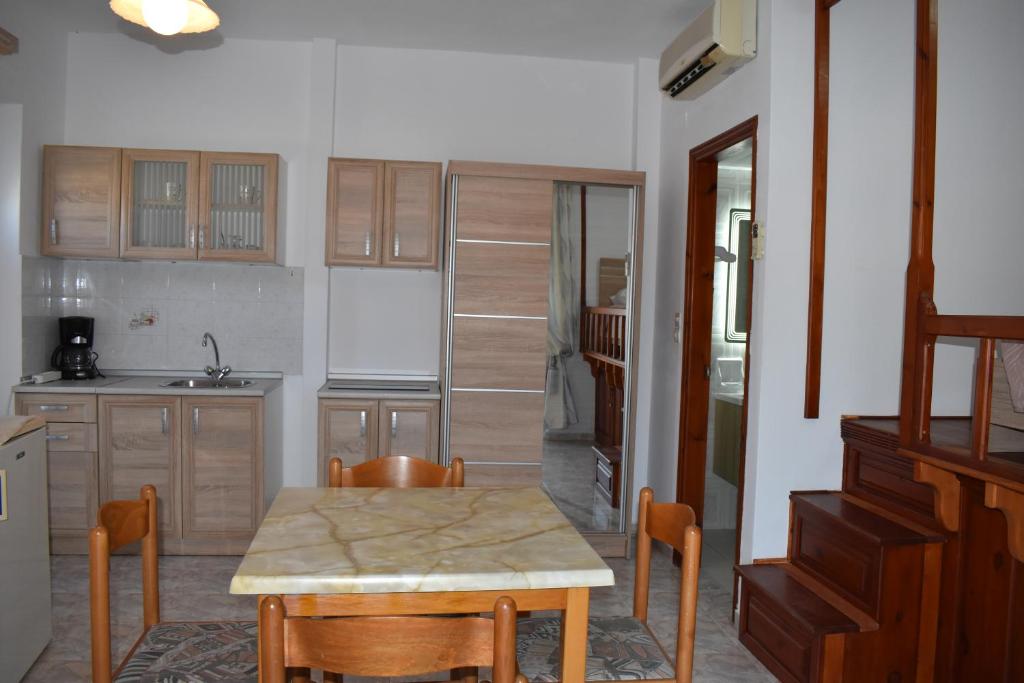 Kuchyň nebo kuchyňský kout v ubytování Xenios Zeus Hotel