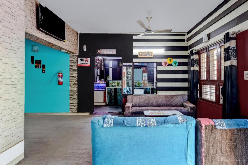 Posezení v ubytování Hotel O Kennedy Nagar Near Railway Station