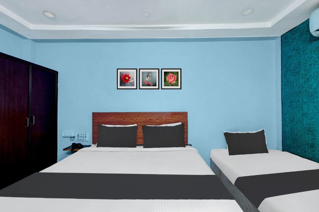 Postel nebo postele na pokoji v ubytování Hotel O Kennedy Nagar Near Railway Station