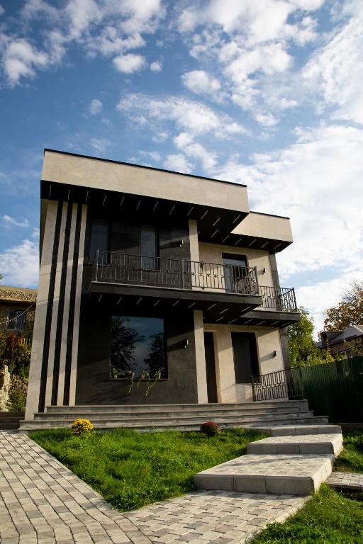 Budova, kde se vila nachází