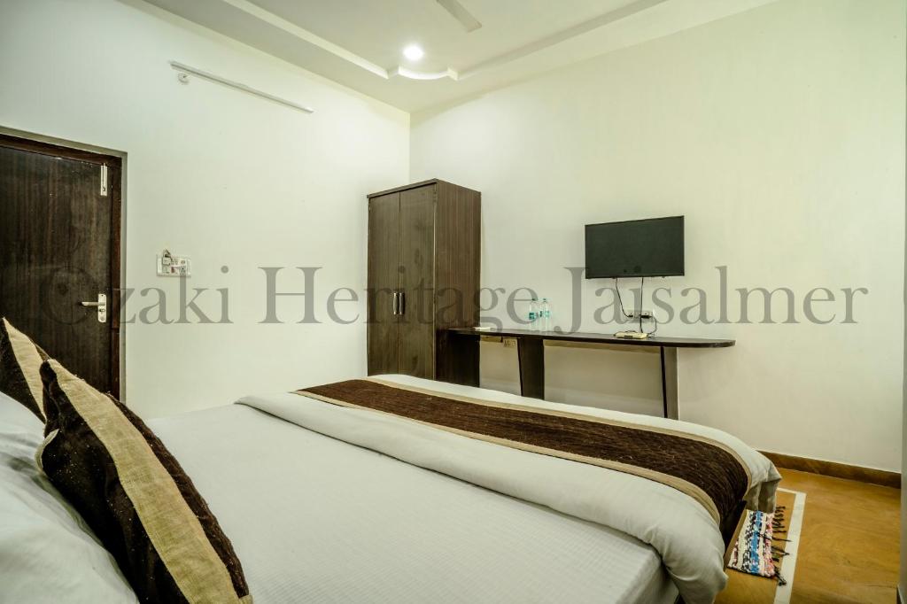 Postel nebo postele na pokoji v ubytování Ozaki Heritage Jaisalmer