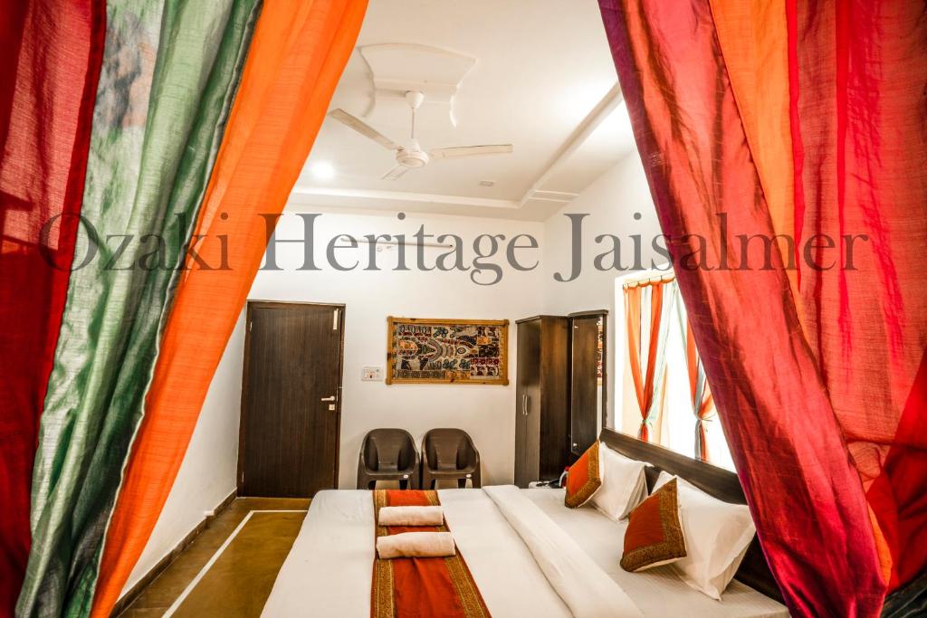 Postel nebo postele na pokoji v ubytování Ozaki Heritage Jaisalmer