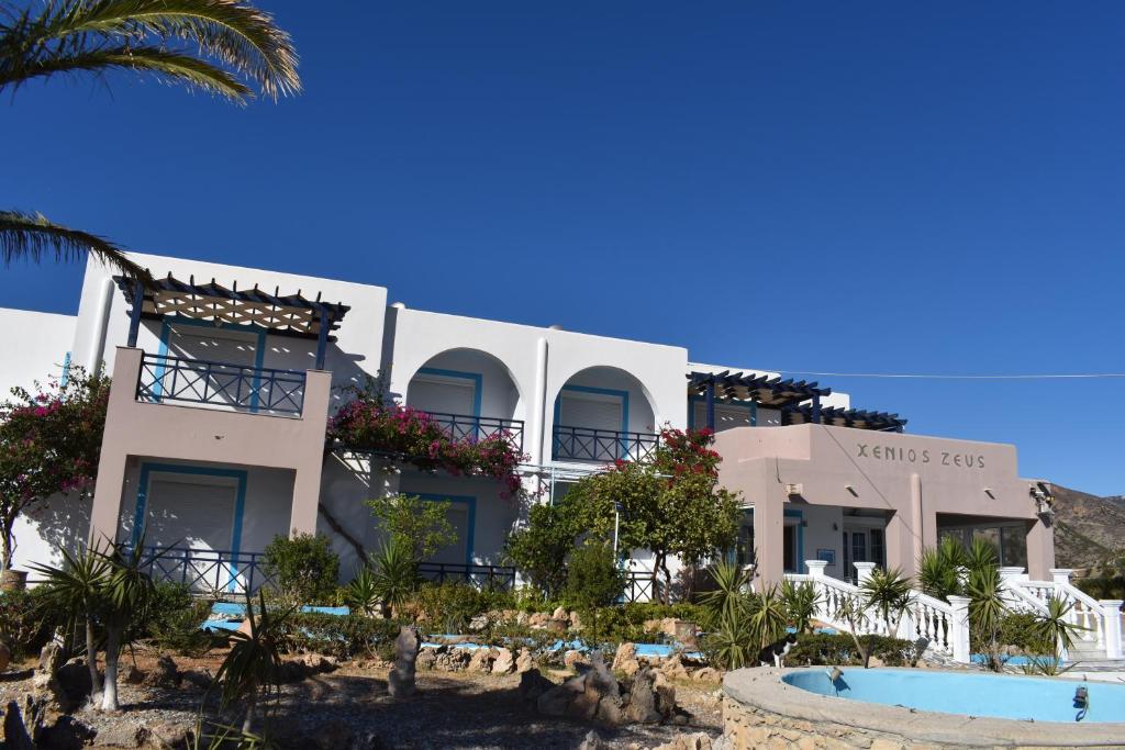 Bazén v ubytování Xenios Zeus Hotel nebo v jeho okolí