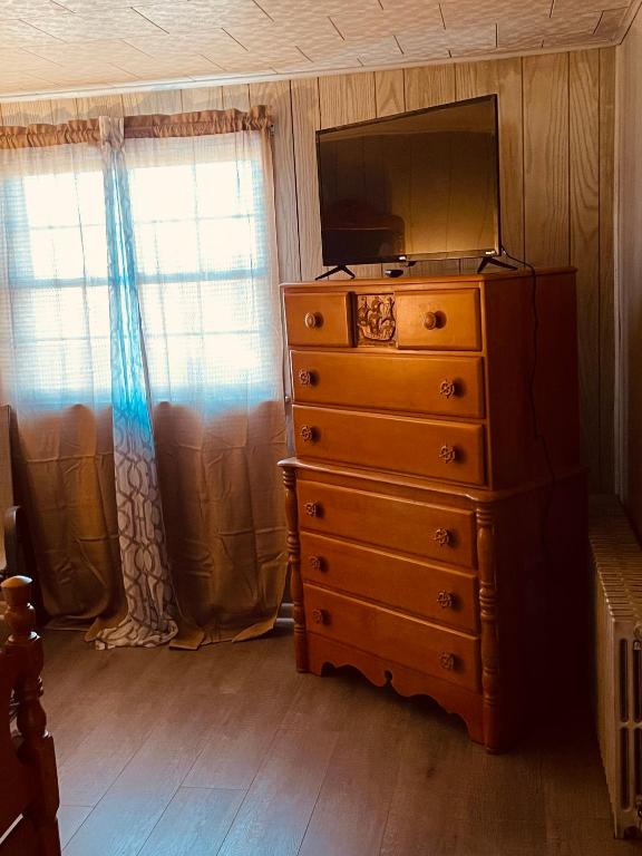 TV a/nebo společenská místnost v ubytování Frackville