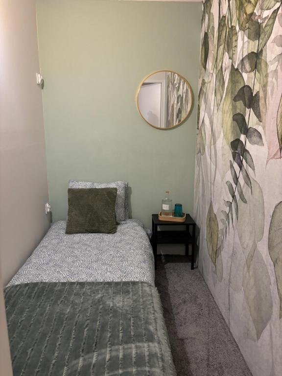 Postel nebo postele na pokoji v ubytování SheSpace Apartrooms