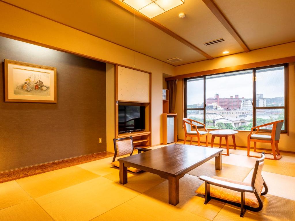 ホテルサンバレー伊豆長岡 本館にあるテレビまたはエンターテインメントセンター