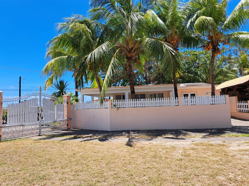 Sunshine Beach Villa, Trou d'Eau Douce (updated prices 2026)